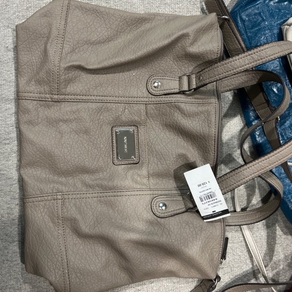 Purses - Picture 4 of 6